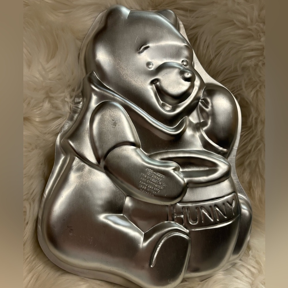 Retired Vintage 1995 Winnie The Pooh Honey Hunny Pot Wilton Cake Pan 2105-3000